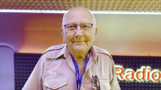 Letecký znalec a sběratel Miroslav Petrů, odborný poradce filmu Tmavomodrý svět