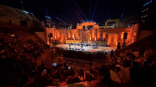 Festival se koná v kulisách antického amfiteátru