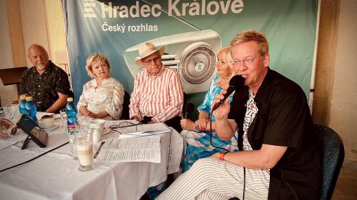 Rádio na cestách na Jiráskově Hronově aneb 30 let posluchačské ankety Šarmantní osobnost roku
