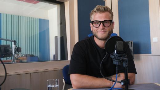 Jakub Bolek ve studiu Českého rozhlasu Hradec Králové