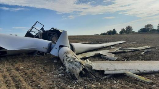 U Potštátu na Přerovsku spadla na pole zhruba 30 metrů vysoká větrná elektrárna