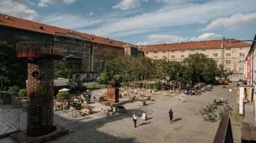 Kasárny v Karlíně, které město od státu získá výměnou za většinu areálu Nemocnice na Bulovce