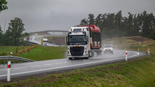 Už dva roky objíždí automobily město Jaroměř po silničním obchvatu