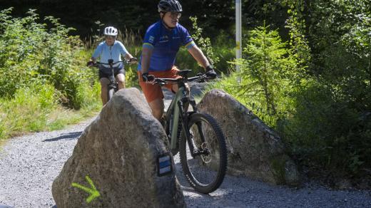 Nově otevřené spojení cyklotrasy u Rosenauerova pomníku