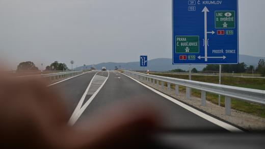 Nově zprovozněný přivaděč z dálnice D3 mezi Dolním Třebonínem a Rájovem