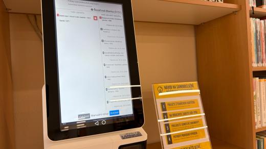 Samoobslužné kiosky zavedla nově i knihovna v Sedlčanech