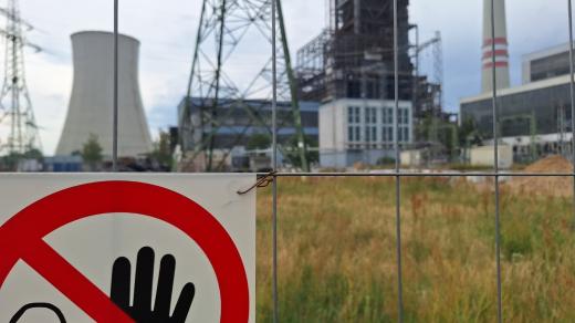 Technici začali stavět první ze tří paroplynových provozů v elektrárně Mělník