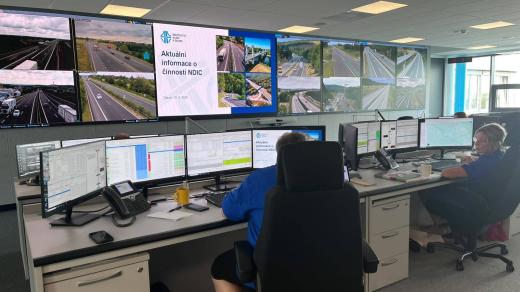 Do infocentra se sbíhají aktuální data od policie, hasičů a správců silnic ze stovek kamer