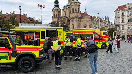 Na Staroměstském náměstí učili záchranáři třeba to, jak provést Heimlichův manévr nebo jak resucitovat