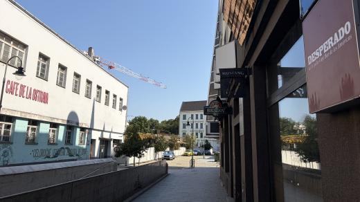 Z ulice, která nikdy nespí, se stává ulice, kde se má dobře bydlet