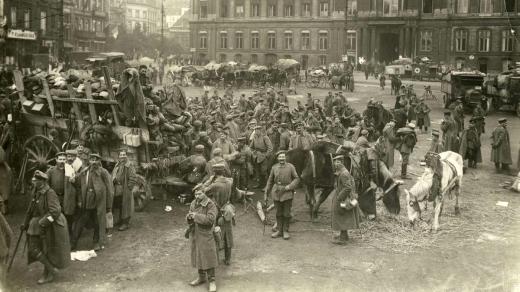 Němečtí vojáci na náměstí Saint-Lambert v belgickém Lutychu (srpen 1914)