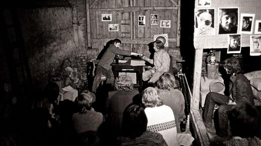 Scénické čtení divadelní hry Audience od Václava Havla v roce 1977 na Hrádečku (Václav Havel a Andrej Krob)