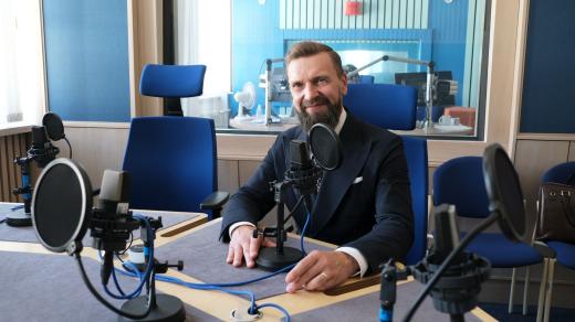 Daniel Šmíd ve studiu Českého rozhlasu Hradec Králové
