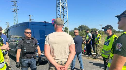 Znovuzavedení hraničních kontrol nacvičovali u Hodonína policisté, celníci i vojáci