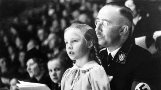 Heinrich Himmler s dcerou Gudrun v březnu 1938