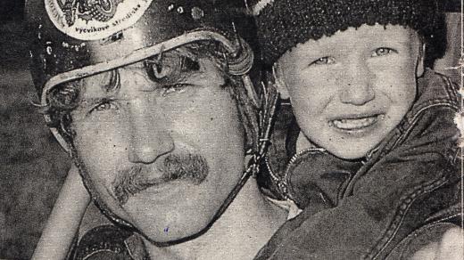 Josef Hlavatý se synem v Rakousku v roce 1988