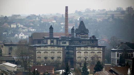 Na stavbě Dreherova pivovaru v Žatci se podíleli žatečtí architekti a stavitelé Alois Daut, Johann Salomon a Josef Petrovský