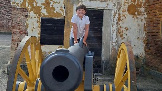 Když projdete Dobroťákovu stezku v Josefově, spatříte kovárnu i tajemný Dolík a zachráníte skřítka!
