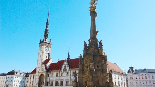 Radnice a sloup Nejsvětější Trojice se nachází na Horním náměstí v Olomouci