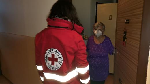 Drahomíra Nejedlová přišla paní Zdeňce pomoct