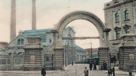 Ústřední elektrická stanice královského hlavního města Prahy, holešovická Centrála (kolem roku 1920, výřez z dobové pohlednice)