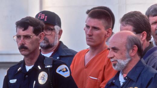 Timothy McVeigh. Bezproblémový muž s vynikajícími výsledky, který šel a zabíjel