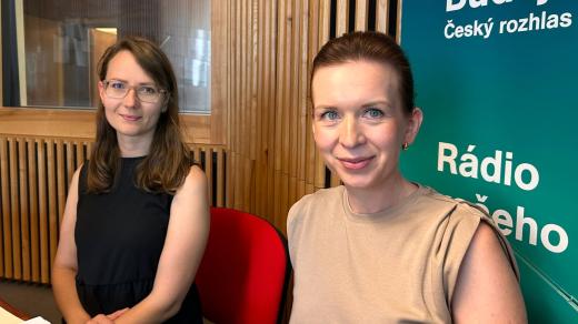 Nicole Emrová a Lucie Novotná z neziskové organizace organizace THEiA – krizové centrum