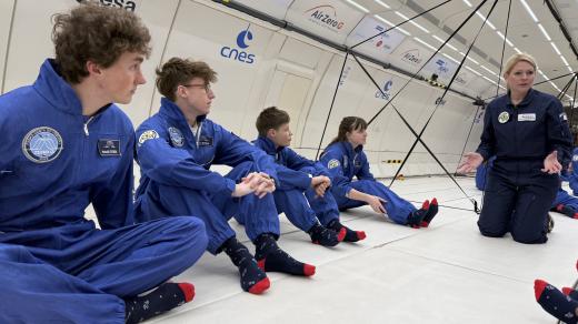 Každý tým má svoji část letadla, ve kterém prožije svoji Zero-G zkušenost