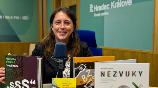 Markéta Vítková ve studiu Českého rozhlasu Hradec Králové