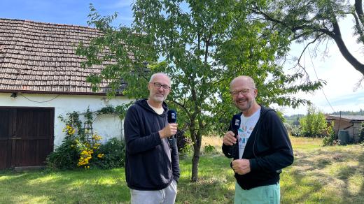 Václav Žmolík u Miroslava Kemela na jeho chalupě pod Blaníkem