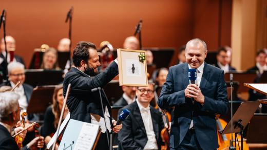 Petr Popelka (dirigent) a Jakub Čížek (ředitel SOČR)
