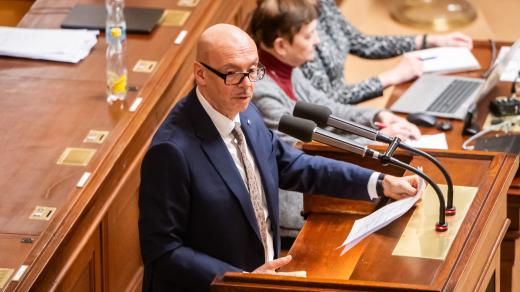Oto Klempíř na mimořádné schůzi Sněmovny, kde chce opozice hlasovat o nedůvěře vládě