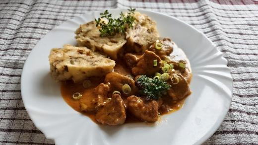 Houbové knedlíky jako příloha k masu