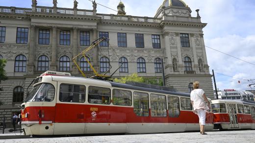Náklady na vybudování zhruba 550 metrů dlouhé tratě od Národního muzea doprostřed náměstí jsou 1,24 miliardy korun