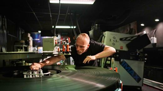 Tomáš Vyšinský připravuje 70mm kopii filmu Odyssea režiséra Christophera Nolana ve formátu IMAX k promítání v Praze