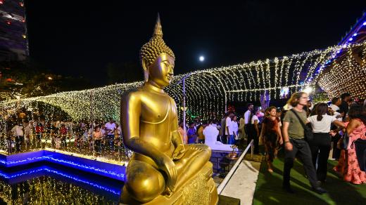 Socha buddhy v chrámu Gangaramaya na Srí Lance