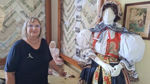 Ladislava Rakovská v Městském muzeu Valtice
