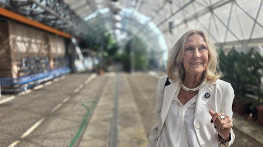 Oranžerii v Královské zahradě Pražského hradu navrhla architektka Eva Jiřičná