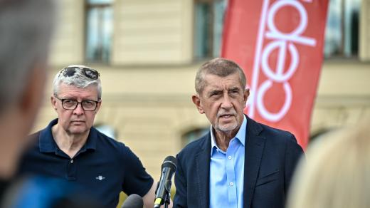 Premiér Andrej Babiš (vpravo) a ministr průmyslu Karel Havlíček