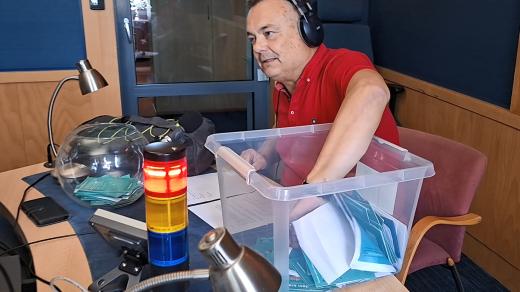 Vedoucí programu Richard Piskala během losování hlavních výherců soutěže