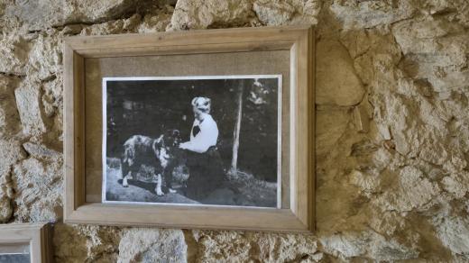 Františku Kopalovou připomínají fotografie na hradě Hartenberg