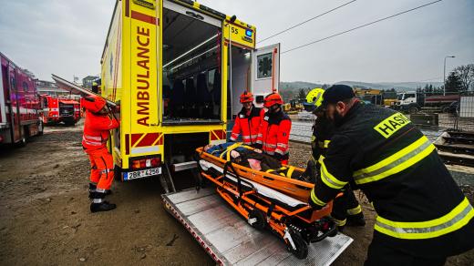 Moravskoslezští záchranáři si při zásazích čím dál častěji volají na pomoc hasiče