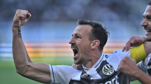 Vladimír Darida z Hradce Králové slaví gól do sítě Sparty
