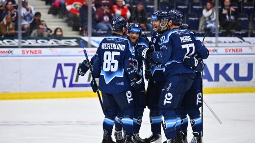 Kladno má po třech utkáních osm bodů a drží druhé místo v extraligové tabulce