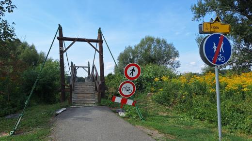 Původní lávka mezi Proskovicemi a Košatkou