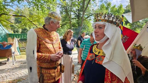 Lidé se v ulicích mohli potkat s 20 čekými panovníky, kteří prošli městem v průvodu králů