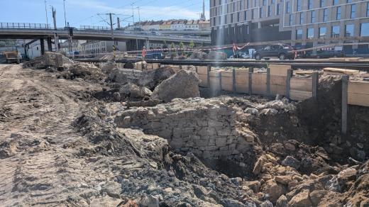 Archeologický terénní výzkum na Masarykově nádraží odhalil také zbytky středověké Horské brány