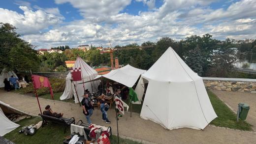 Táborská setkání skončí ekumenickou bohoslužbou táborských křesťanských církví a koncertem kapely Buty