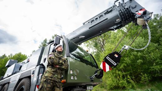 Vojáci v mohou v areálu natankovat pohonné hmoty, případě udělat servis a opravu techniky