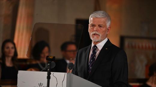 Prezident propůjčil Řád Bílého lva Čáslavské, Illnerové, Janžurové a Formanovi. Ocenil 51 osobností
